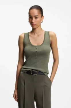 Sleeveless top in rib-knit merino wool
