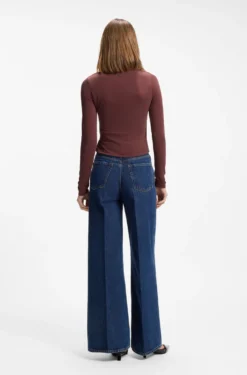 Slim-fit cupro top with modern boatneck