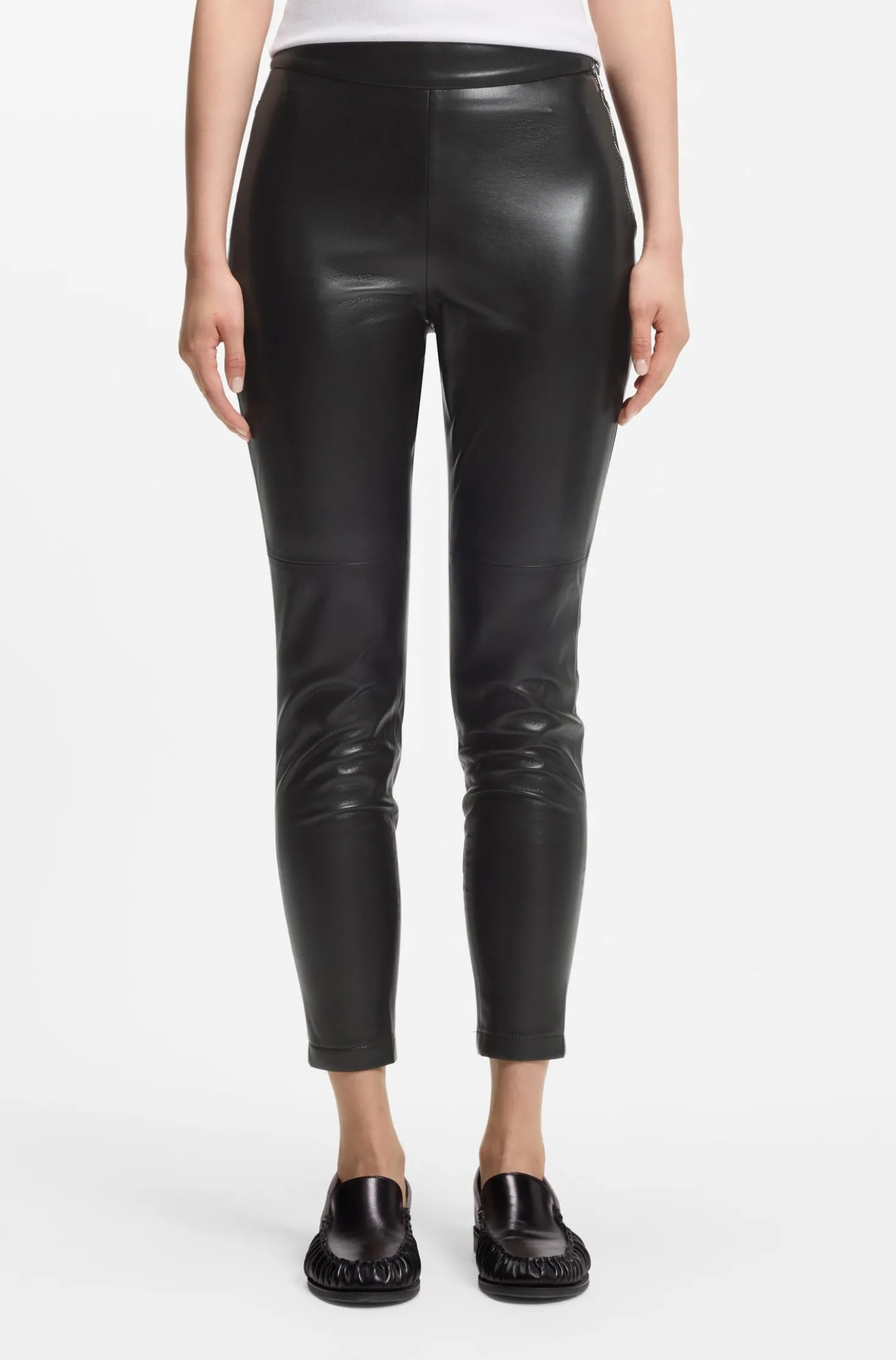 Slim-fit leggings in faux leather