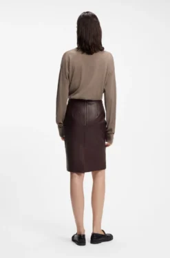 Slim-fit pencil skirt in smooth leather