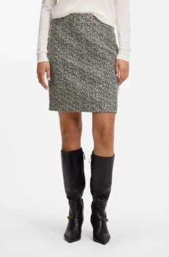 Slim-fit pencil skirt with herringbone pattern