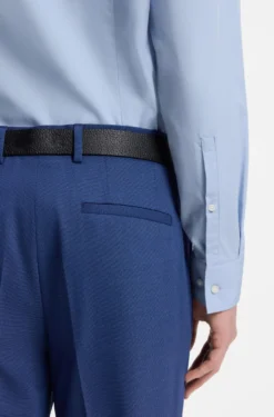 Slim-fit shirt in cotton with spread collar