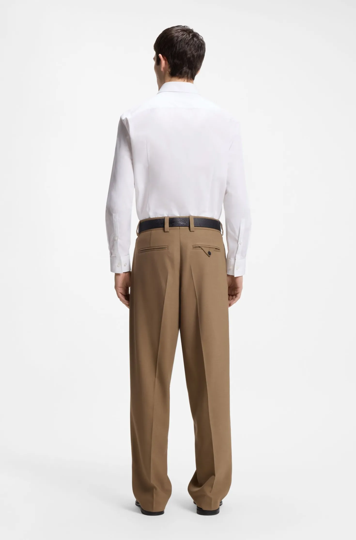 Slim-fit shirt in cotton with spread collar