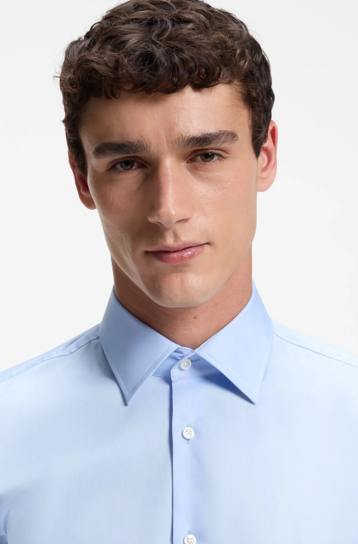 Slim-fit shirt in easy-iron cotton poplin