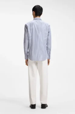 Slim-fit shirt in Oxford cotton with barrel cuffs