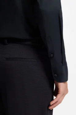 Slim-fit shirt in performance-stretch twill