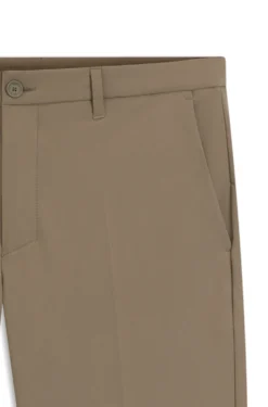 Slim-fit shorts in water-repellent stretch fabric