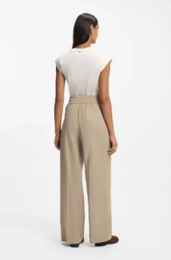Straight-fit trousers with pleat front