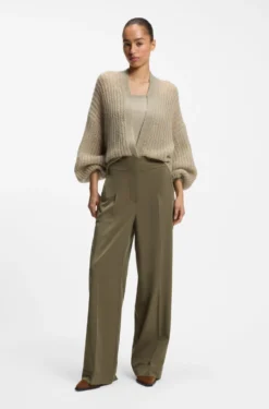 Straight-fit trousers with pleat front