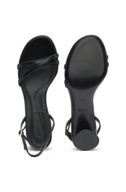 Strappy sandals in leather with block heel