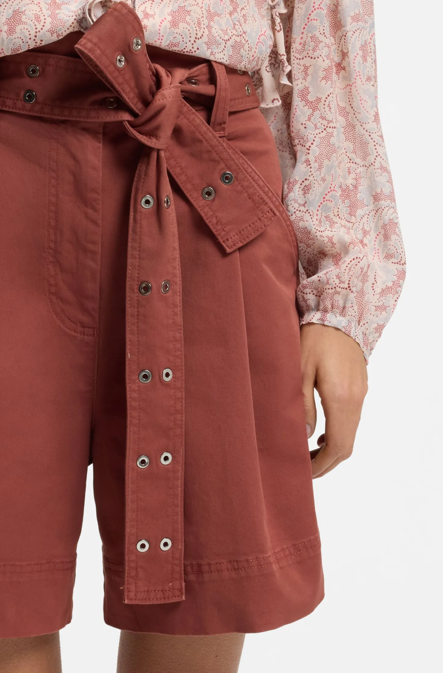 Stretch-cotton shorts with eyelet belt