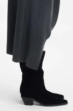 Suede boots with Cuban heel