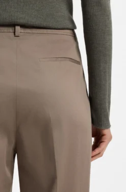 Tapered-fit cropped trousers in stretch cotton