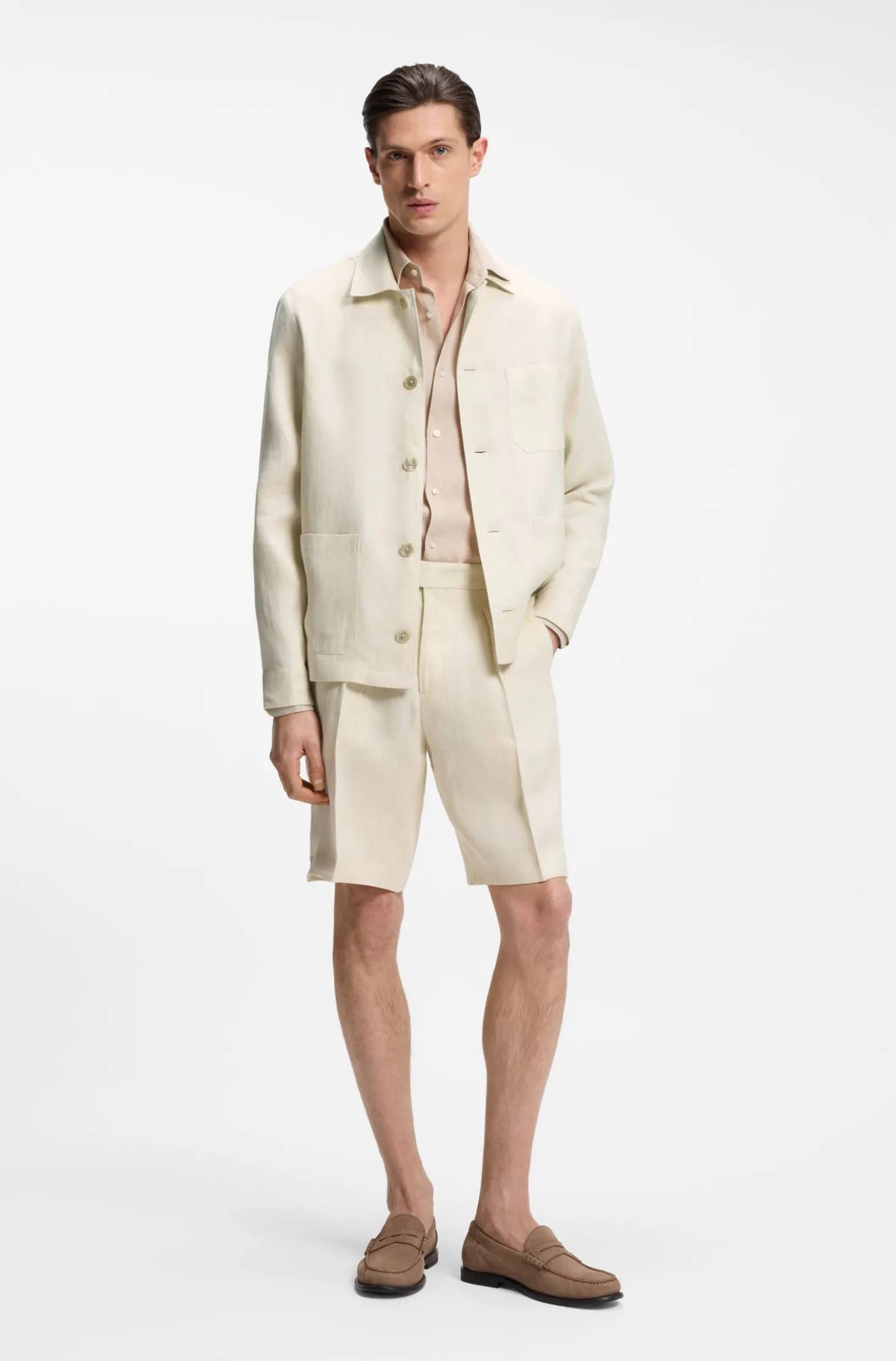 Tapered-fit shorts in linen with front pleats