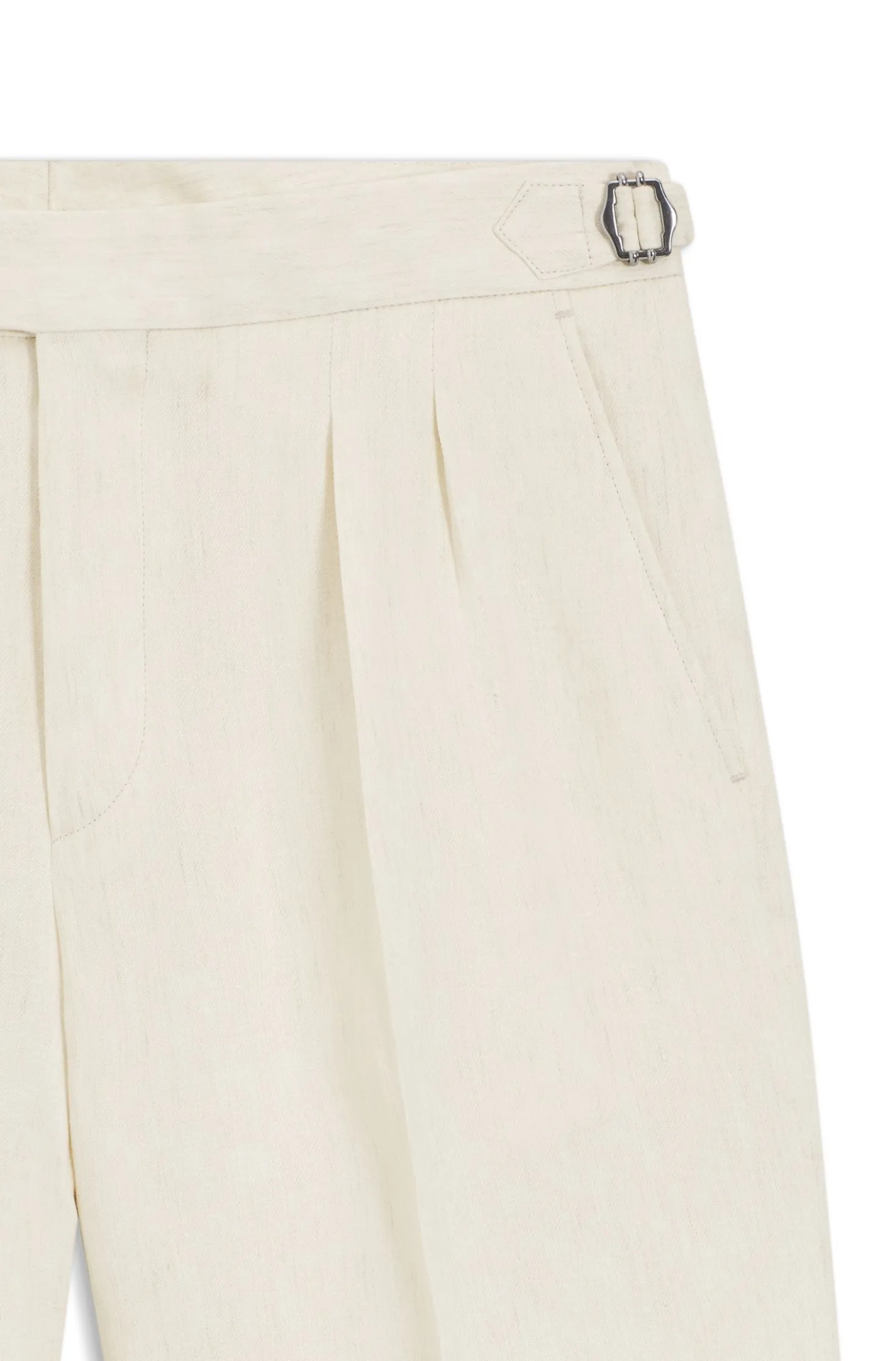 Tapered-fit shorts in linen with front pleats