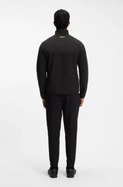 The Open water-repellent jacket with four-way stretch