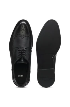 Timeless leather Derby shoes with brogue stitching