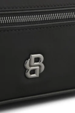 Toiletry case in structured twill with logo