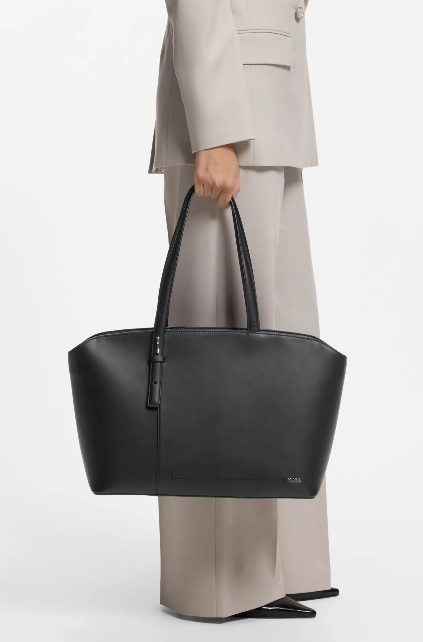 Tote bag with logo lettering