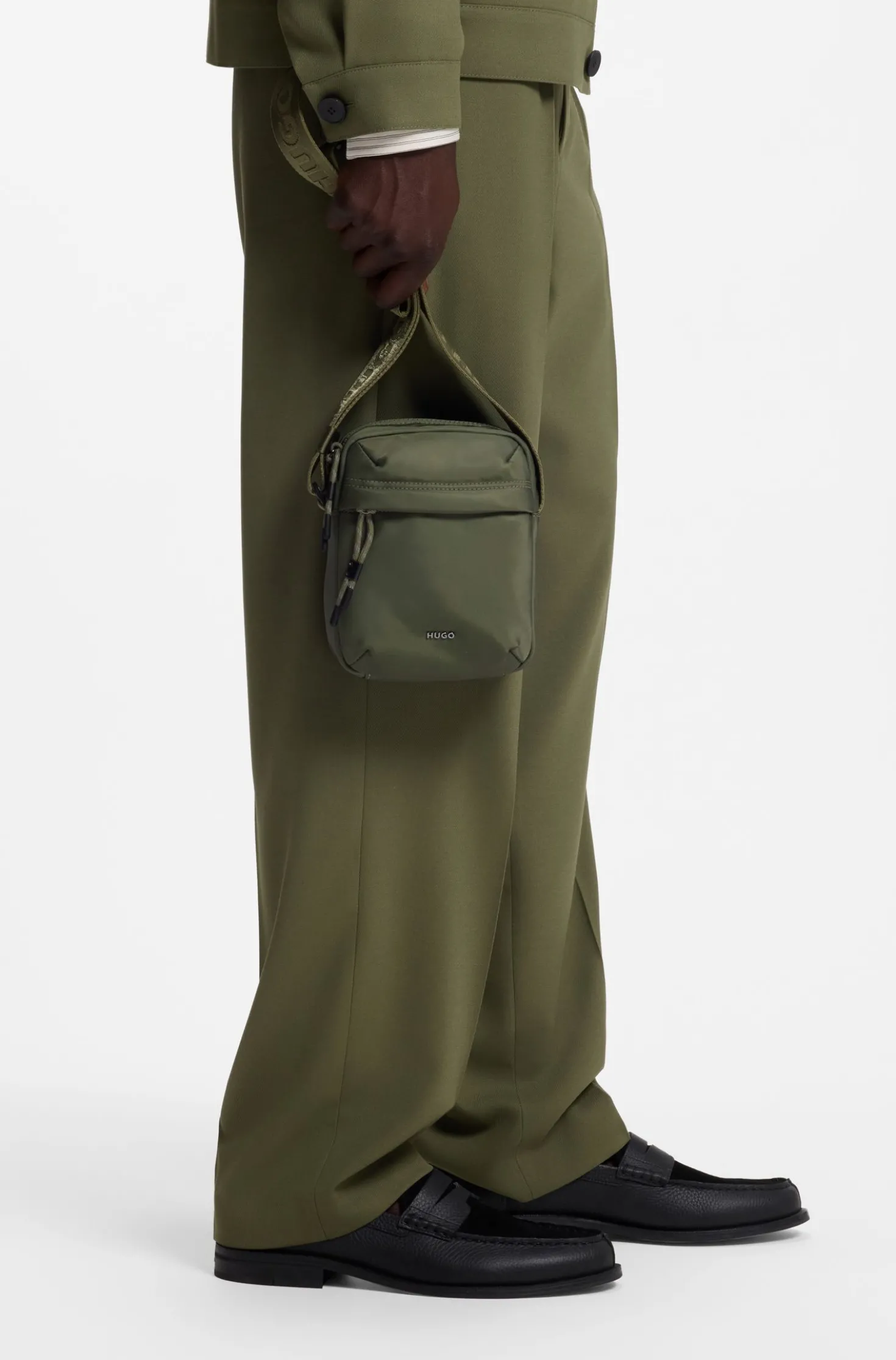 Twill reporter bag with metallic logo lettering