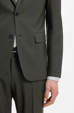 Two-piece slim-fit suit in stretch virgin wool