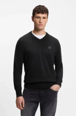 V-neck sweater in cotton and cashmere with logo patch