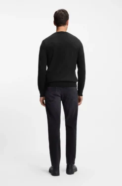 V-neck sweater in cotton and cashmere with logo patch