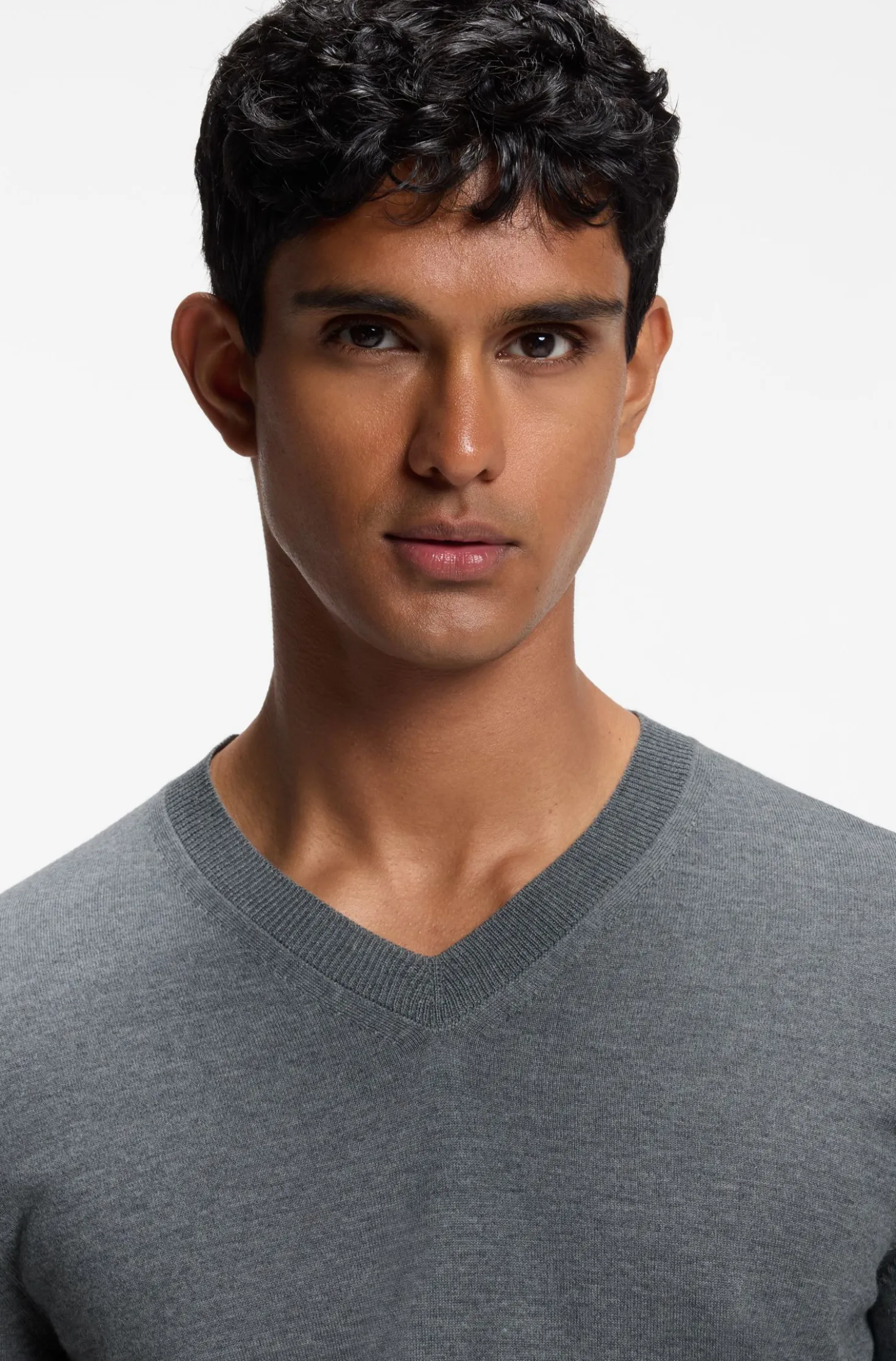 V-neck sweater in extra-fine merino wool