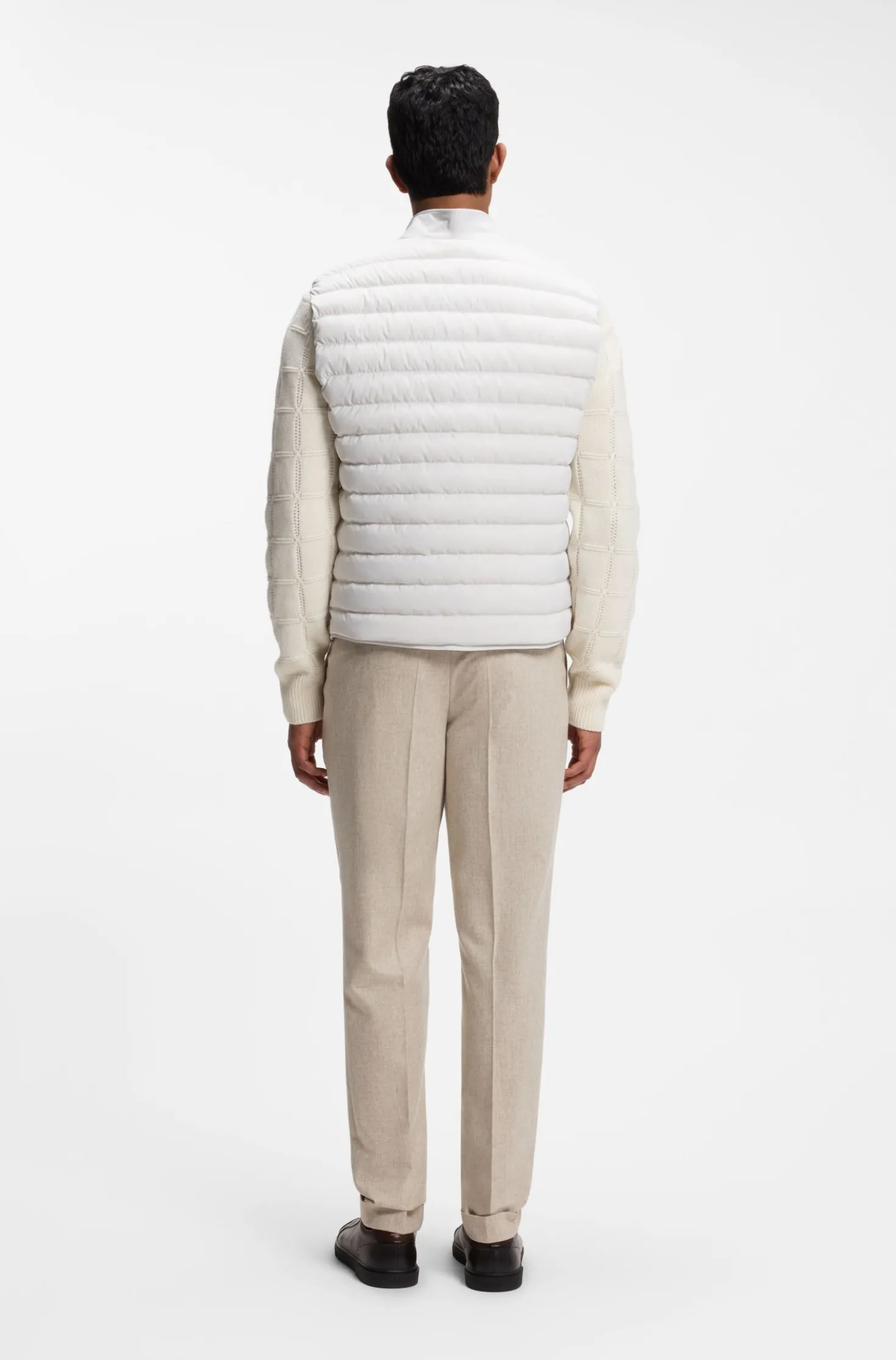 Water-repellent gilet with certified down filling