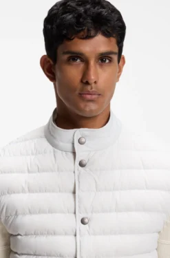 Water-repellent gilet with certified down filling