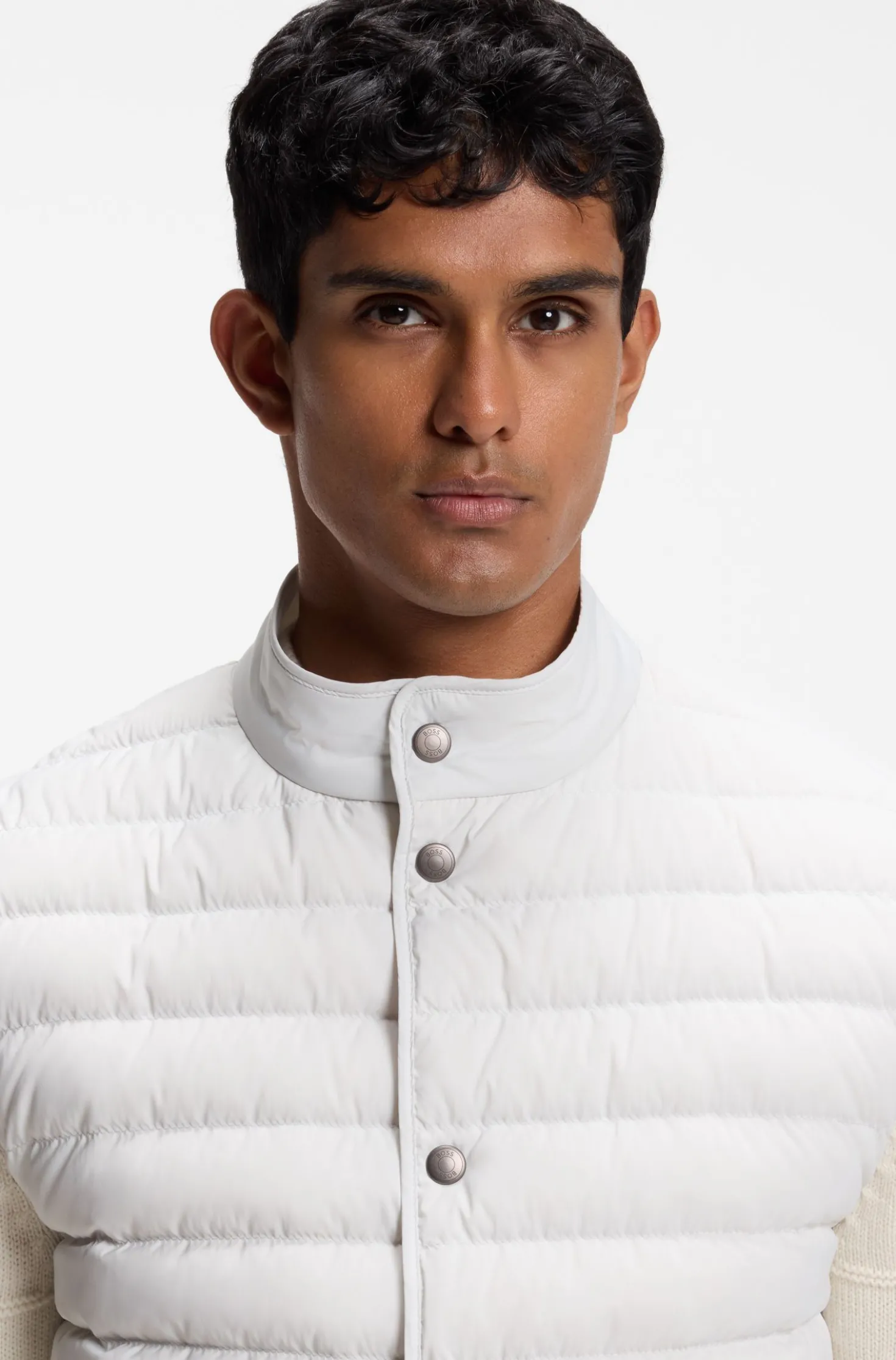 Water-repellent gilet with certified down filling