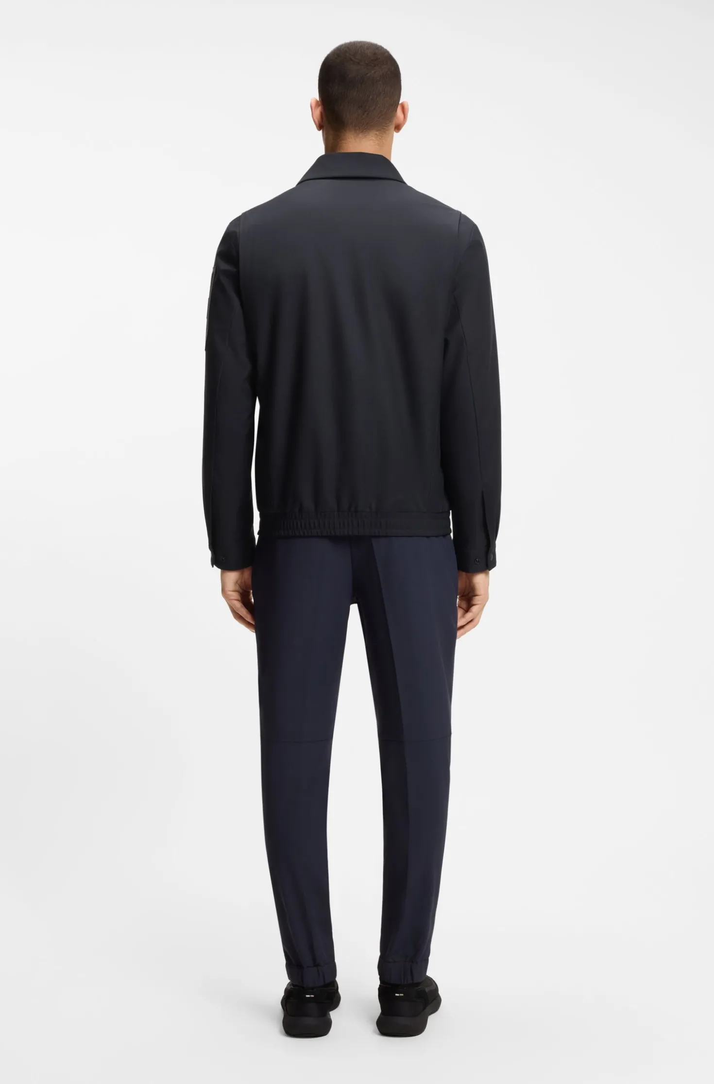 Water-repellent jacket in stretch material