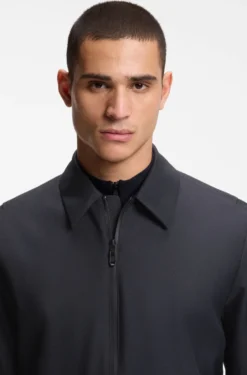 Water-repellent jacket in stretch material