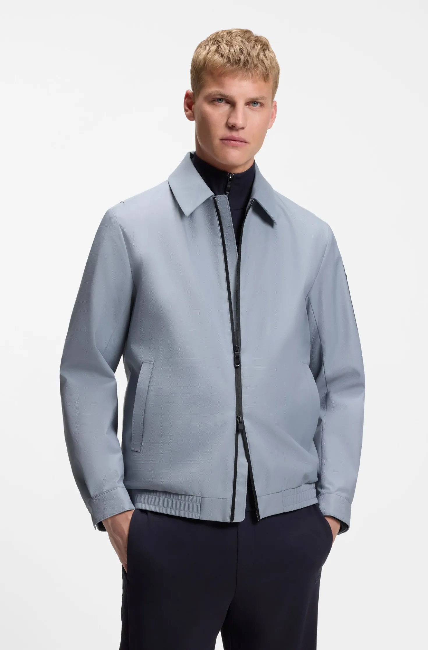 Water-repellent jacket in stretch material
