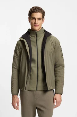 Water-repellent jacket with adjustable hem