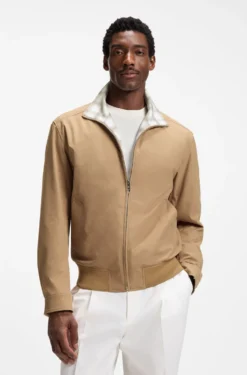 Water-repellent jacket with checked collar