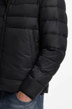 Water-repellent jacket with herringbone tape