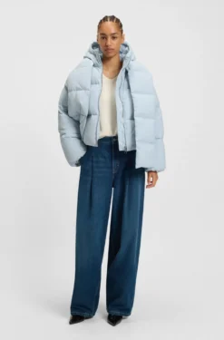 Water-repellent padded jacket with detachable sleeves and scarf