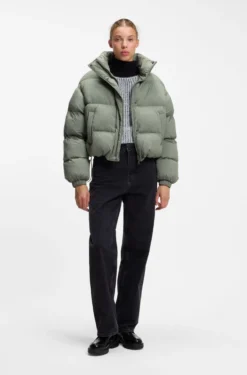 Water-repellent puffer jacket with stand collar