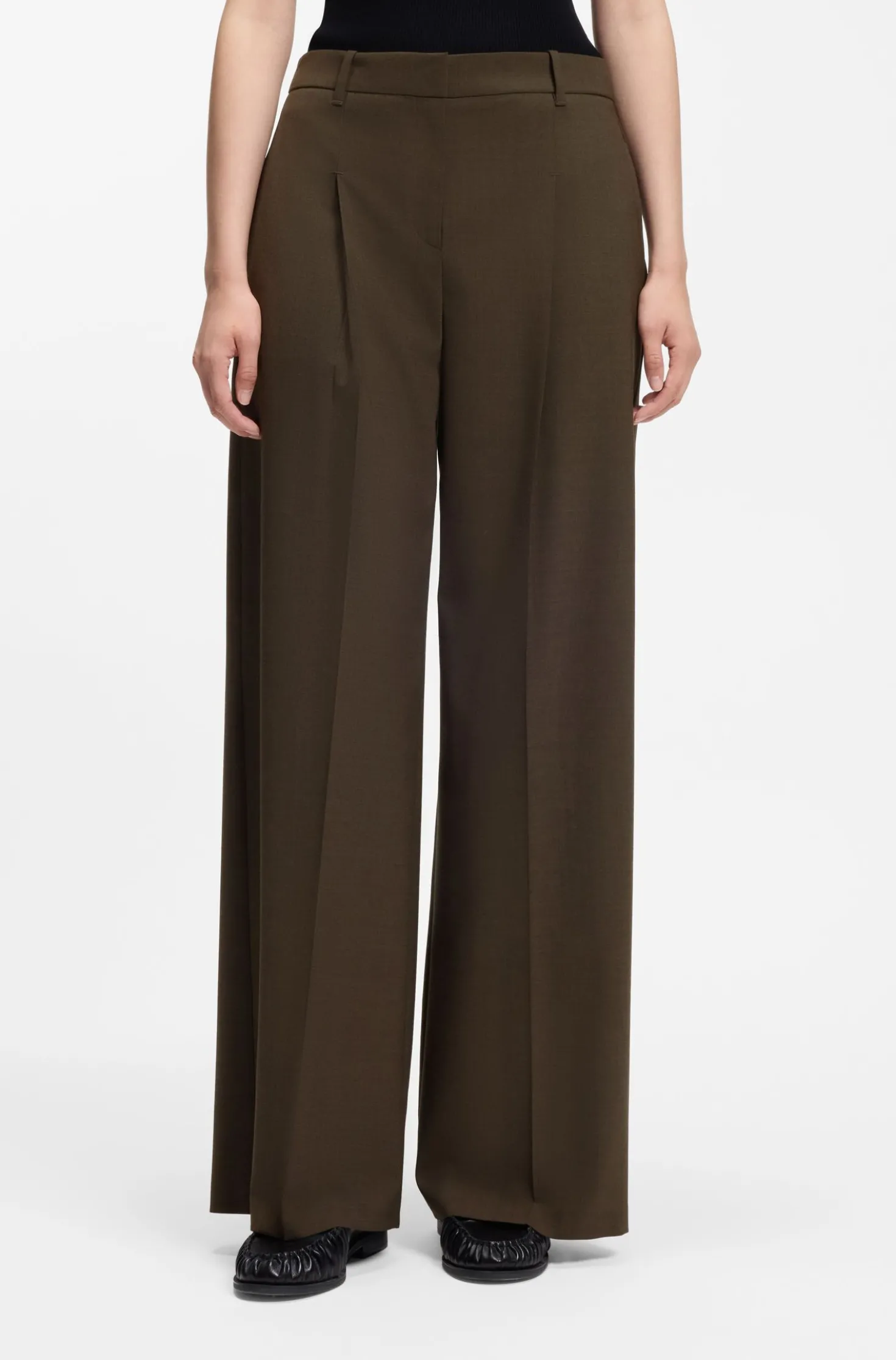 Wide-leg trousers in stretch fabric with front pleats