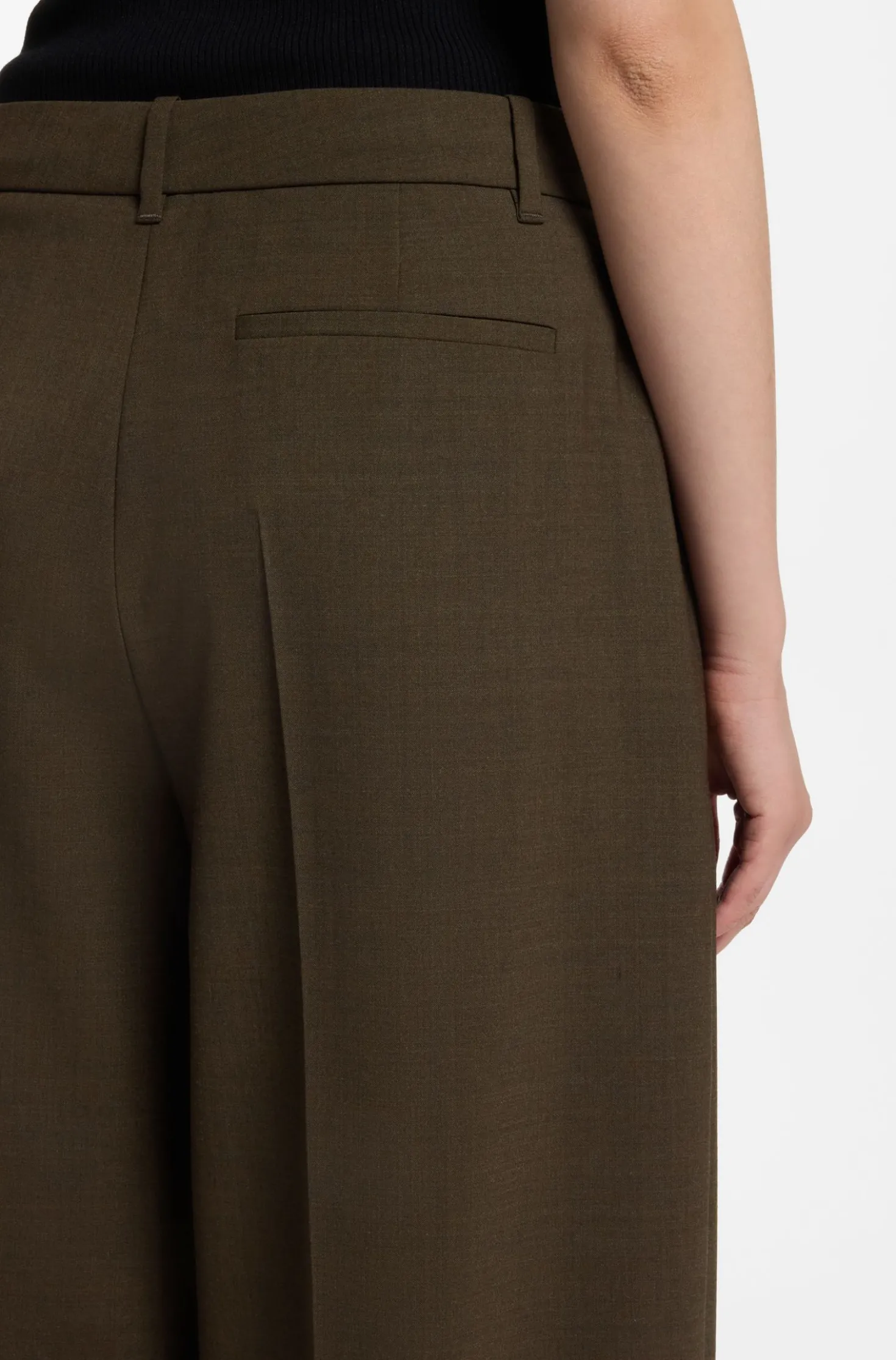 Wide-leg trousers in stretch fabric with front pleats